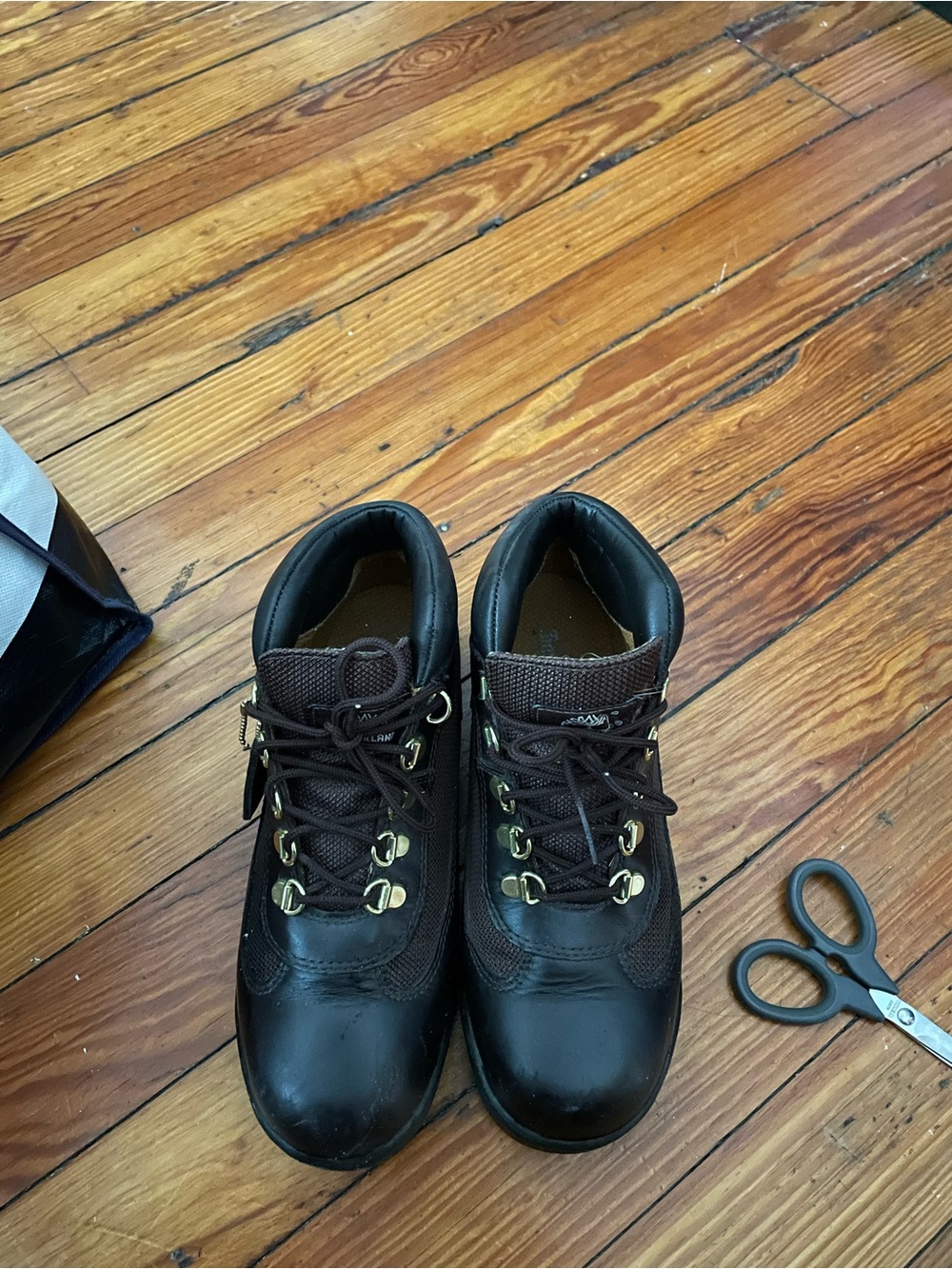 Women’s Timberland Sz 6 Brown Leather Hiking Boots - Classic Lace-Up Design